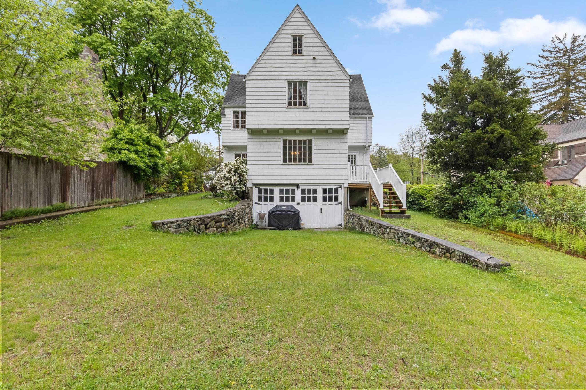 Single Family Crest  Westchester County, NY 10510, MLS-856622-28