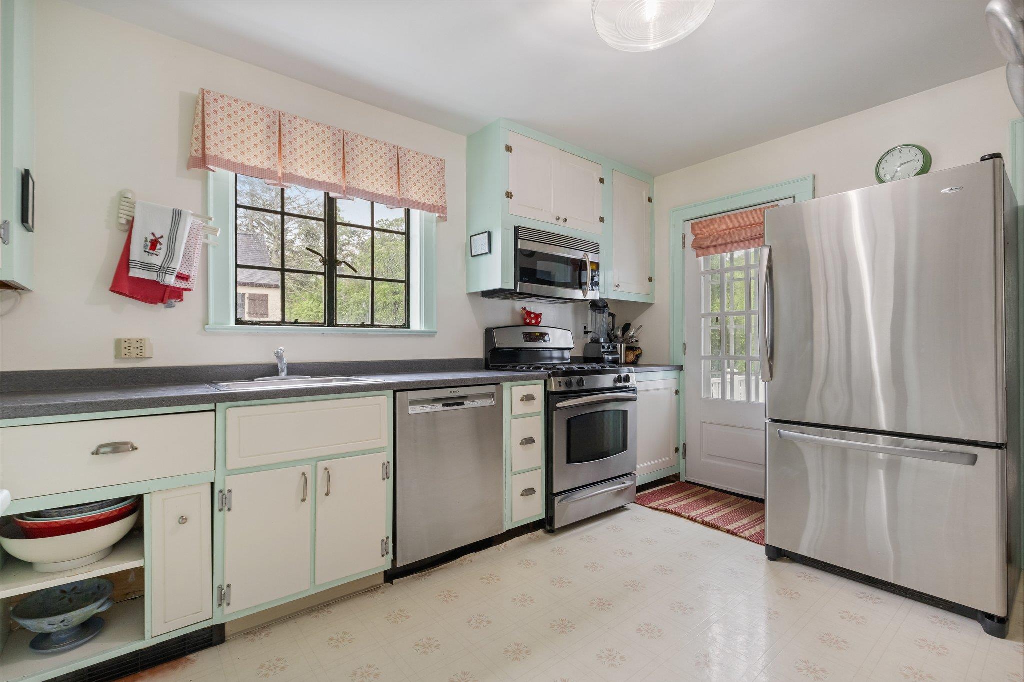 Single Family Crest  Westchester County, NY 10510, MLS-856622-7
