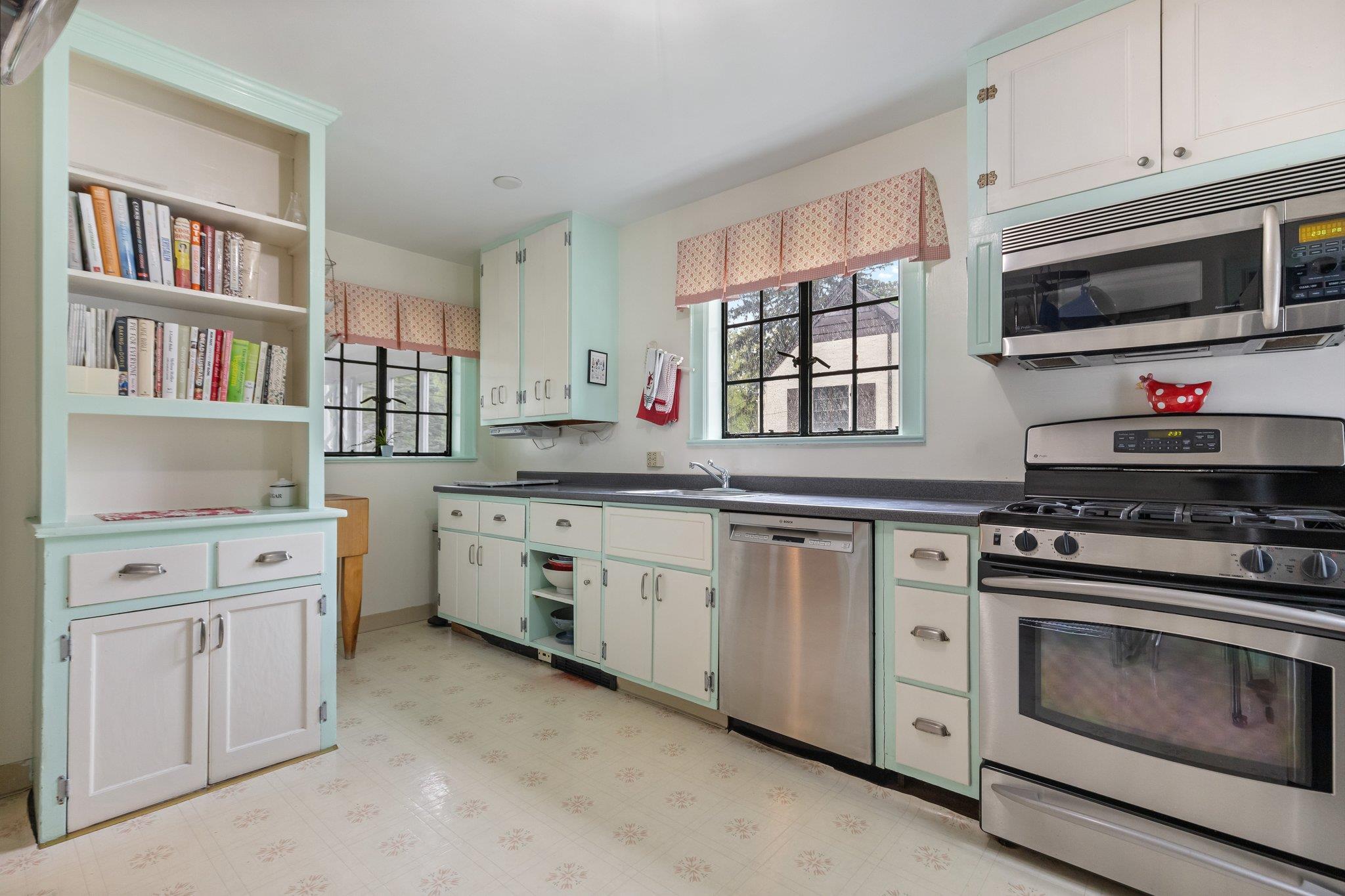 Single Family Crest  Westchester County, NY 10510, MLS-856622-8