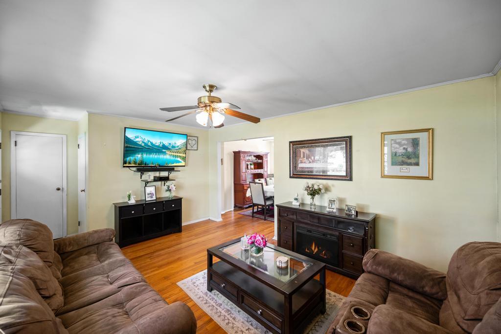 Single Family 10th  Suffolk County, NY 11746, MLS-856625-11