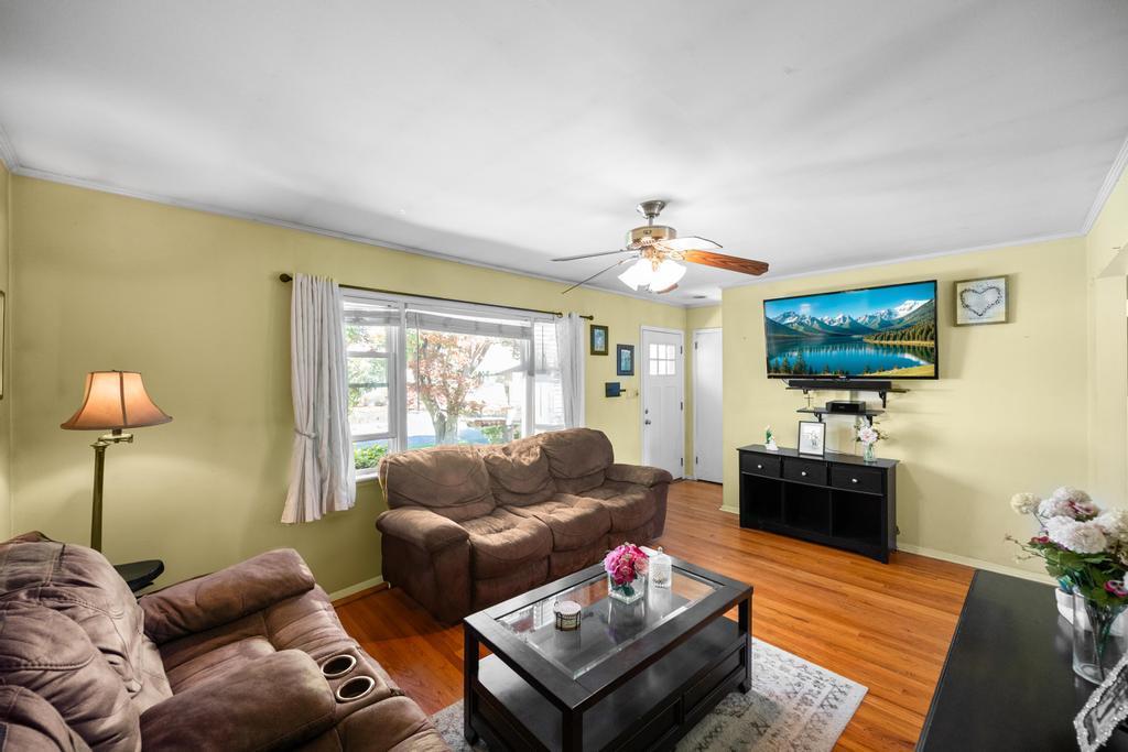 Single Family 10th  Suffolk County, NY 11746, MLS-856625-12