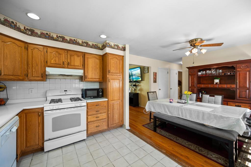 Single Family 10th  Suffolk County, NY 11746, MLS-856625-16