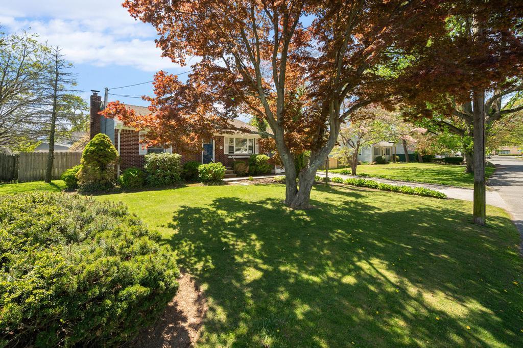 Single Family 10th  Suffolk County, NY 11746, MLS-856625-4