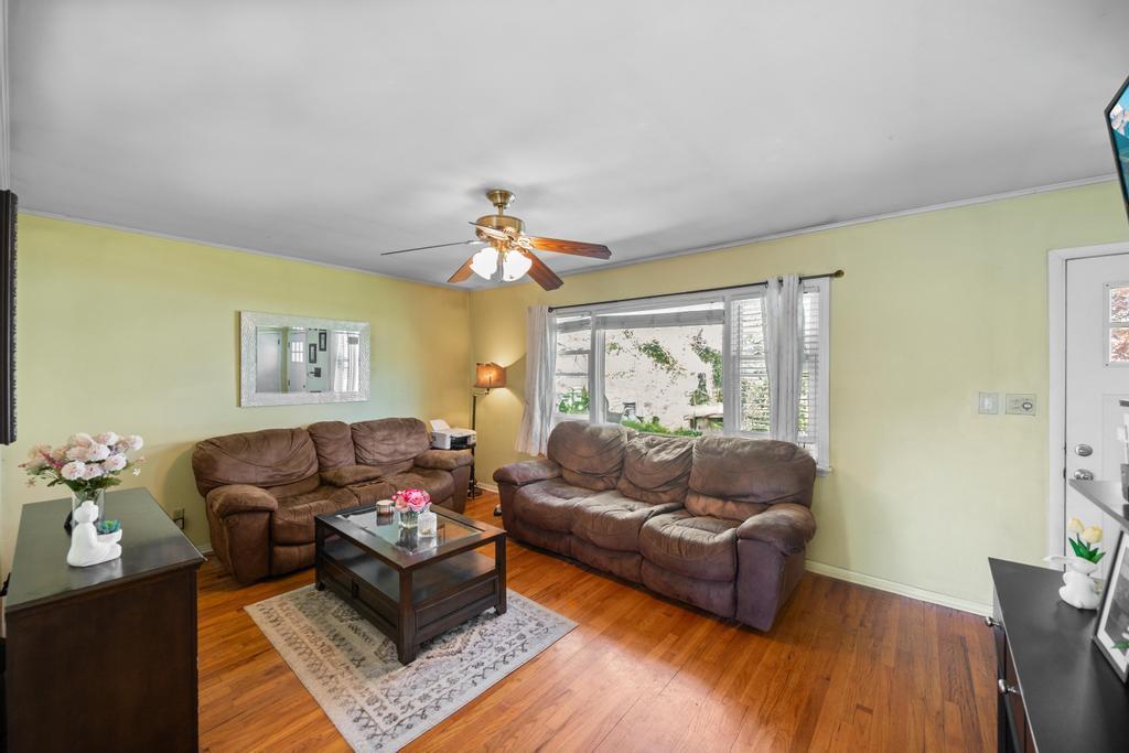 Single Family 10th  Suffolk County, NY 11746, MLS-856625-9