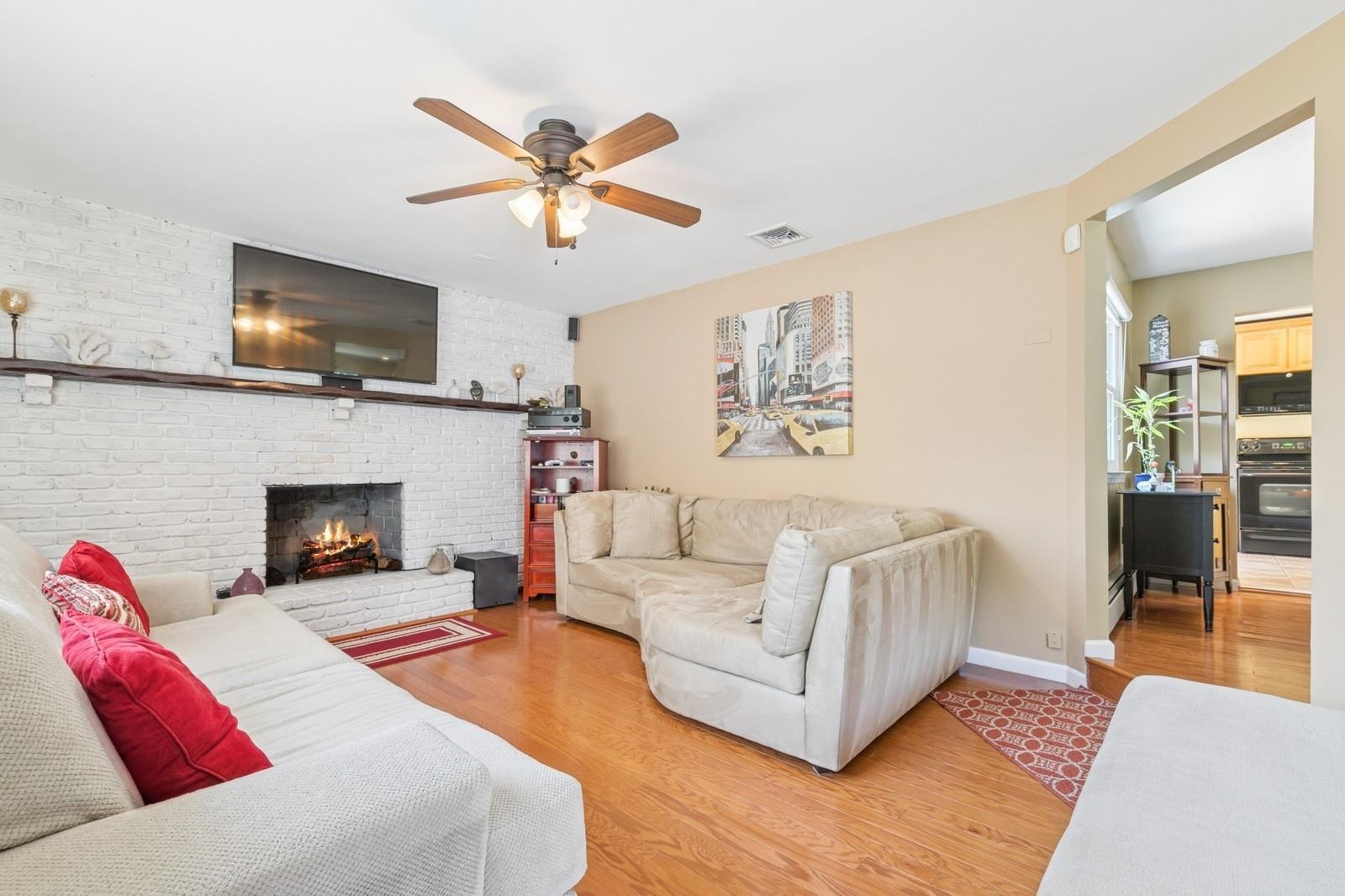 Single Family Winfield Davis  Suffolk County, NY 11727, MLS-856628-18