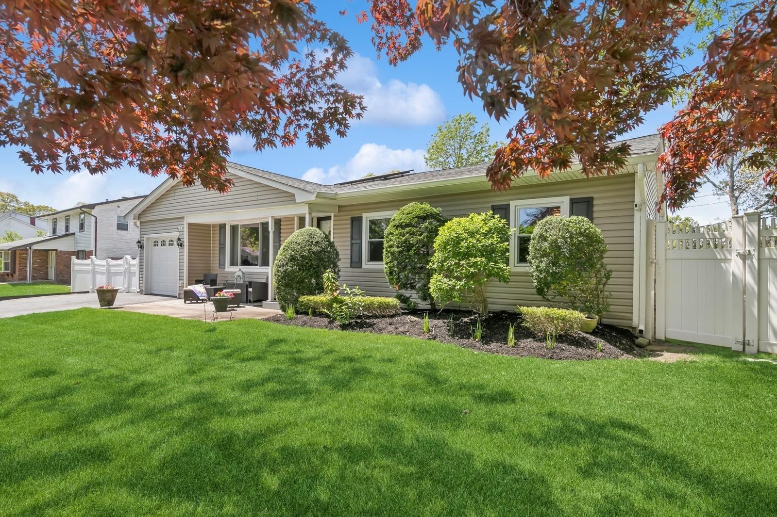 Single Family Winfield Davis  Suffolk County, NY 11727, MLS-856628-2