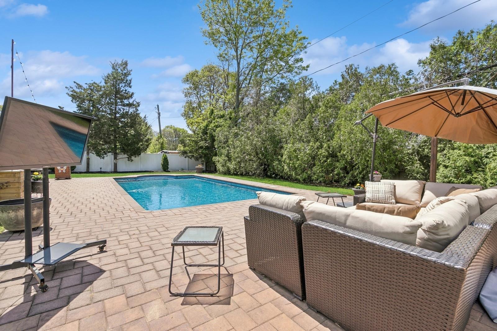 Single Family Winfield Davis  Suffolk County, NY 11727, MLS-856628-28