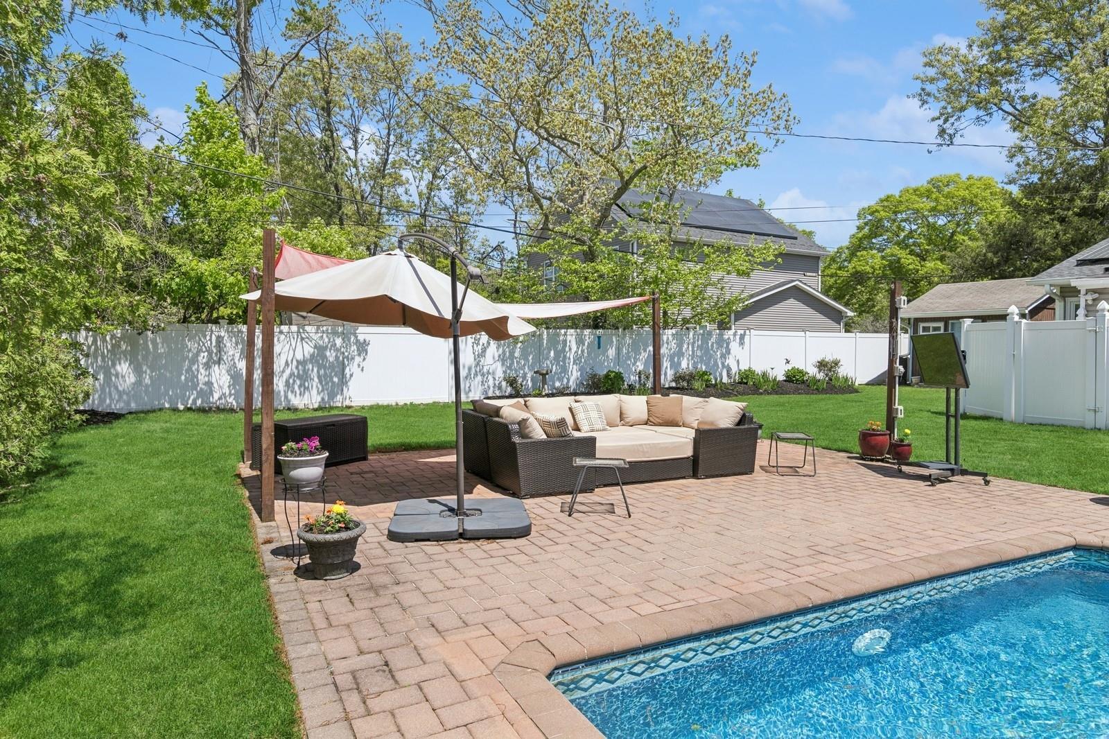 Single Family Winfield Davis  Suffolk County, NY 11727, MLS-856628-32