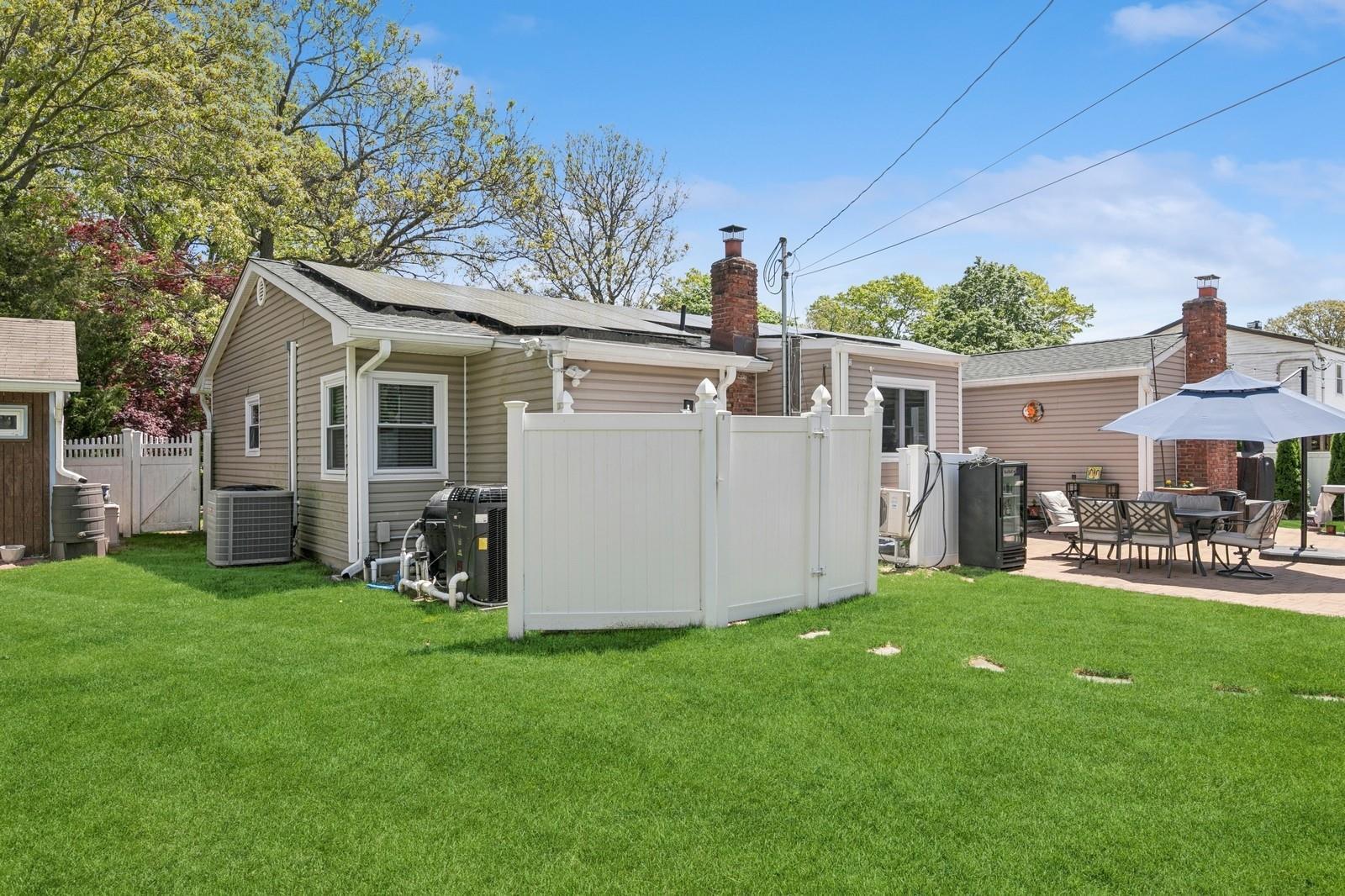 Single Family Winfield Davis  Suffolk County, NY 11727, MLS-856628-35