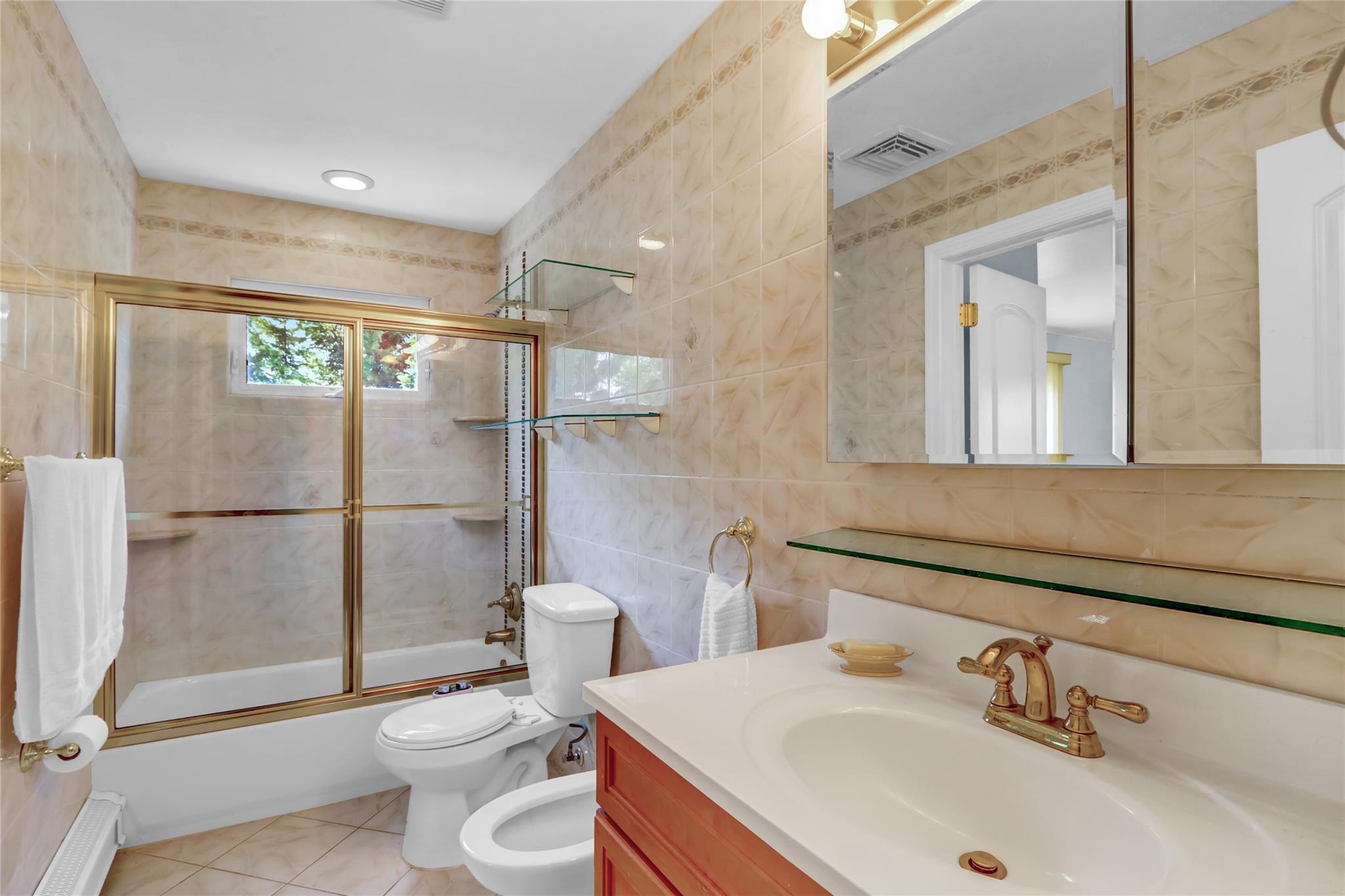 Single Family Bayville  Nassau County, NY 11709, MLS-856665-13