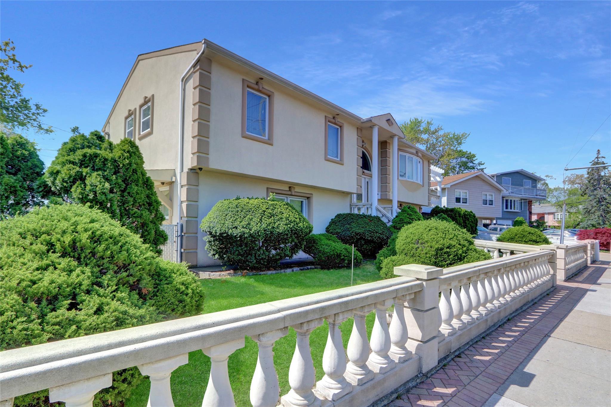 Single Family Bayville  Nassau County, NY 11709, MLS-856665-2