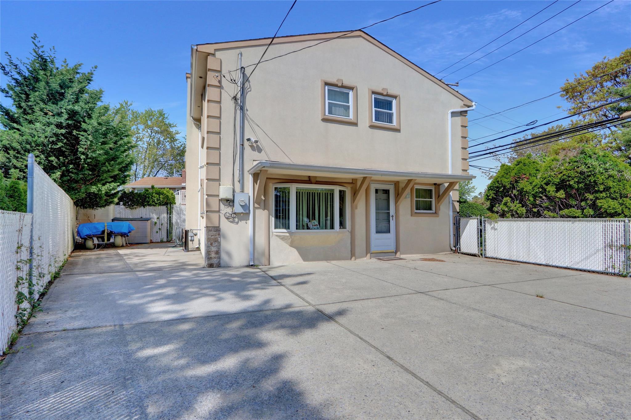 Single Family Bayville  Nassau County, NY 11709, MLS-856665-25
