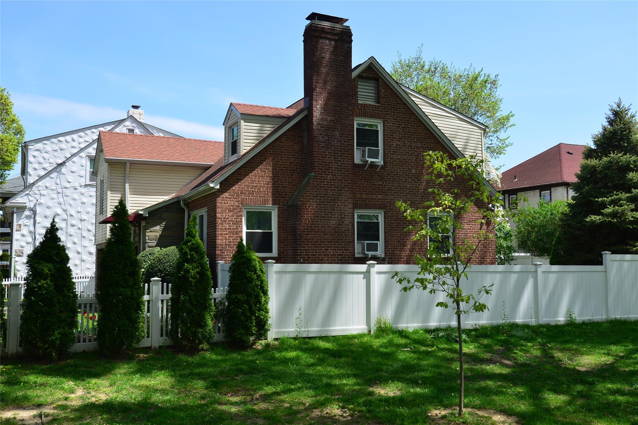 Single Family Yonkers  Westchester County, NY 10707, MLS-856668-4