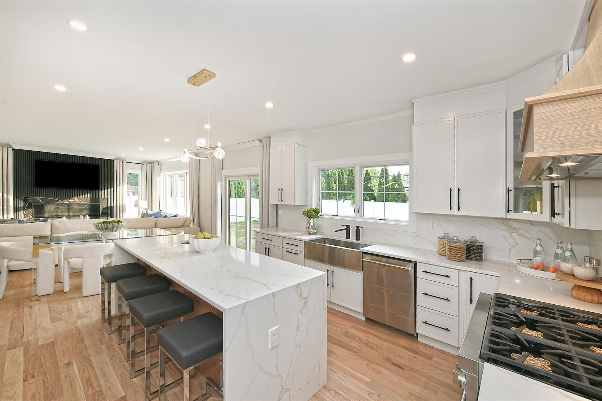 Single Family Westchester  Nassau County, NY 11753, MLS-856683-10