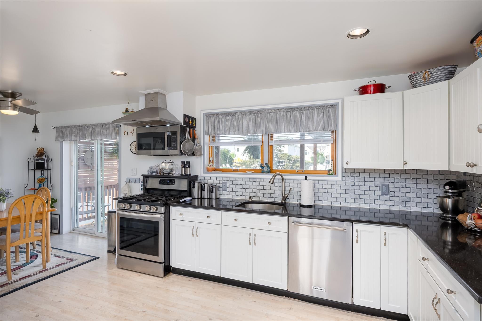 Single Family Araca  Suffolk County, NY 11702, MLS-856685-10