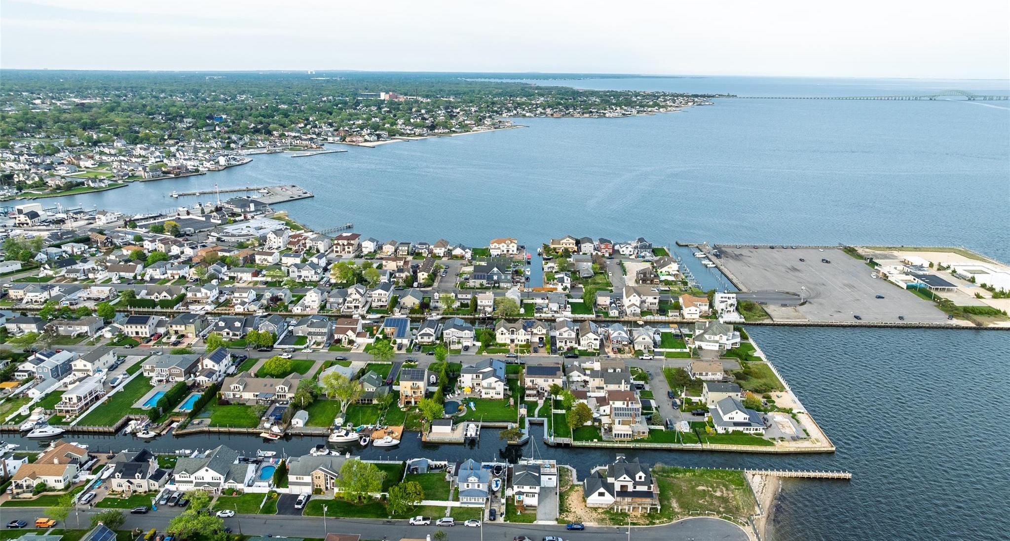 Single Family Araca  Suffolk County, NY 11702, MLS-856685-43