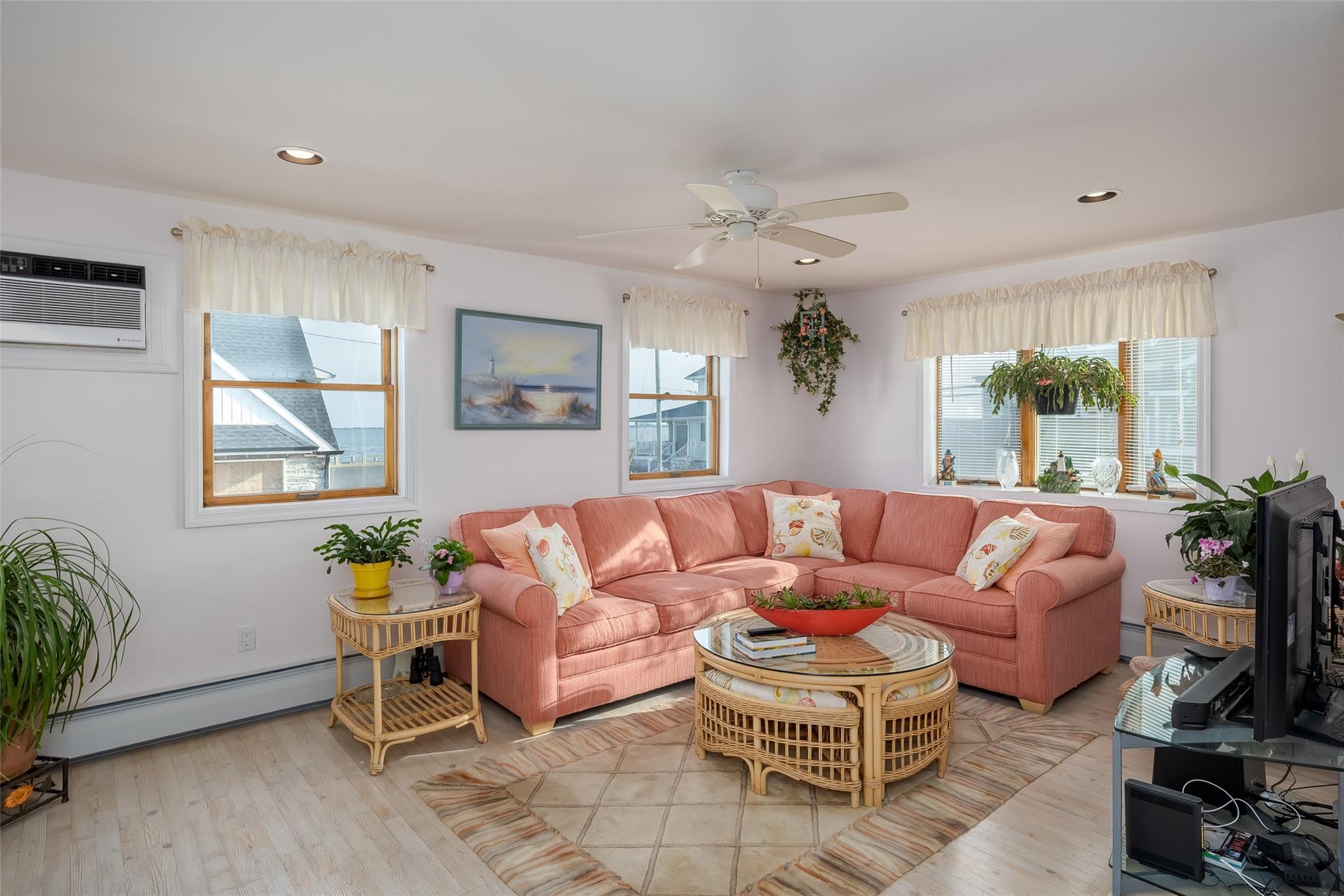 Single Family Araca  Suffolk County, NY 11702, MLS-856685-5