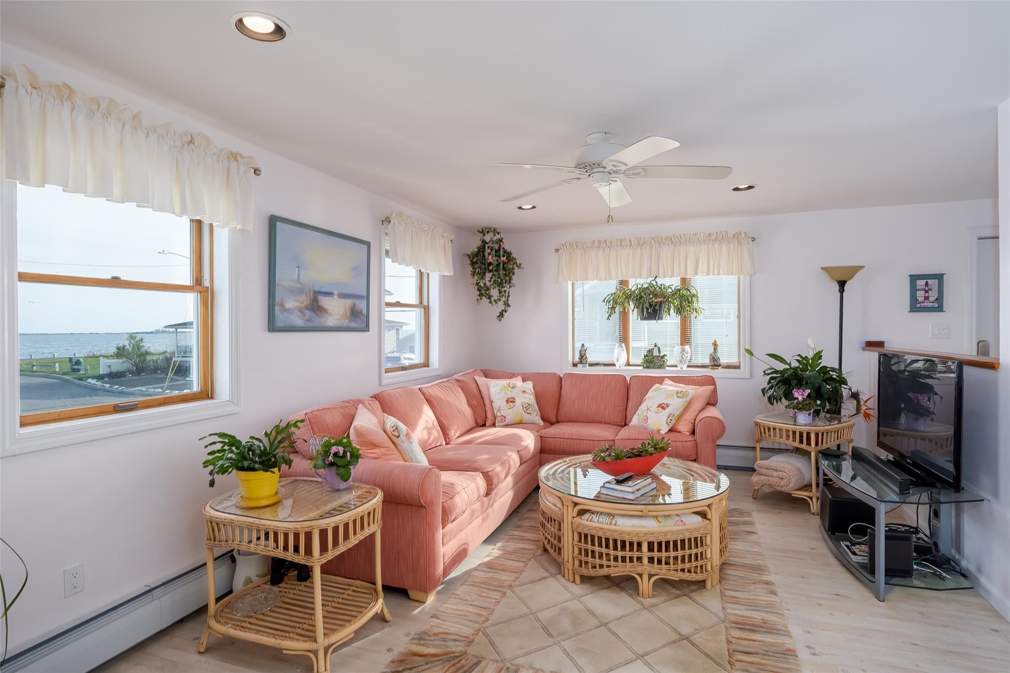 Single Family Araca  Suffolk County, NY 11702, MLS-856685-6