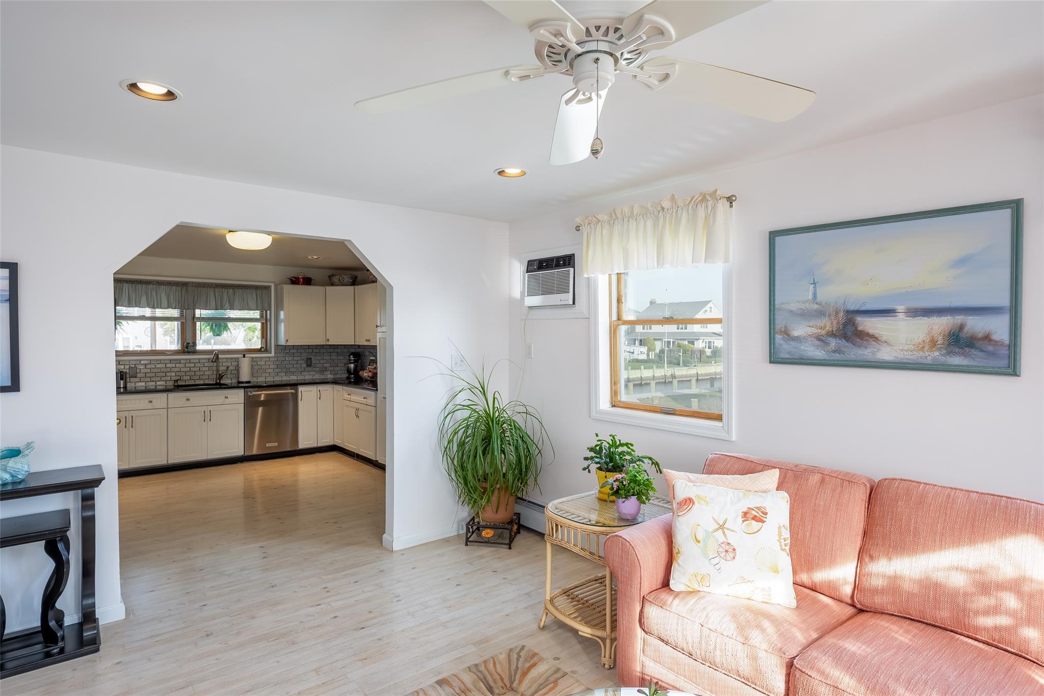 Single Family Araca  Suffolk County, NY 11702, MLS-856685-8