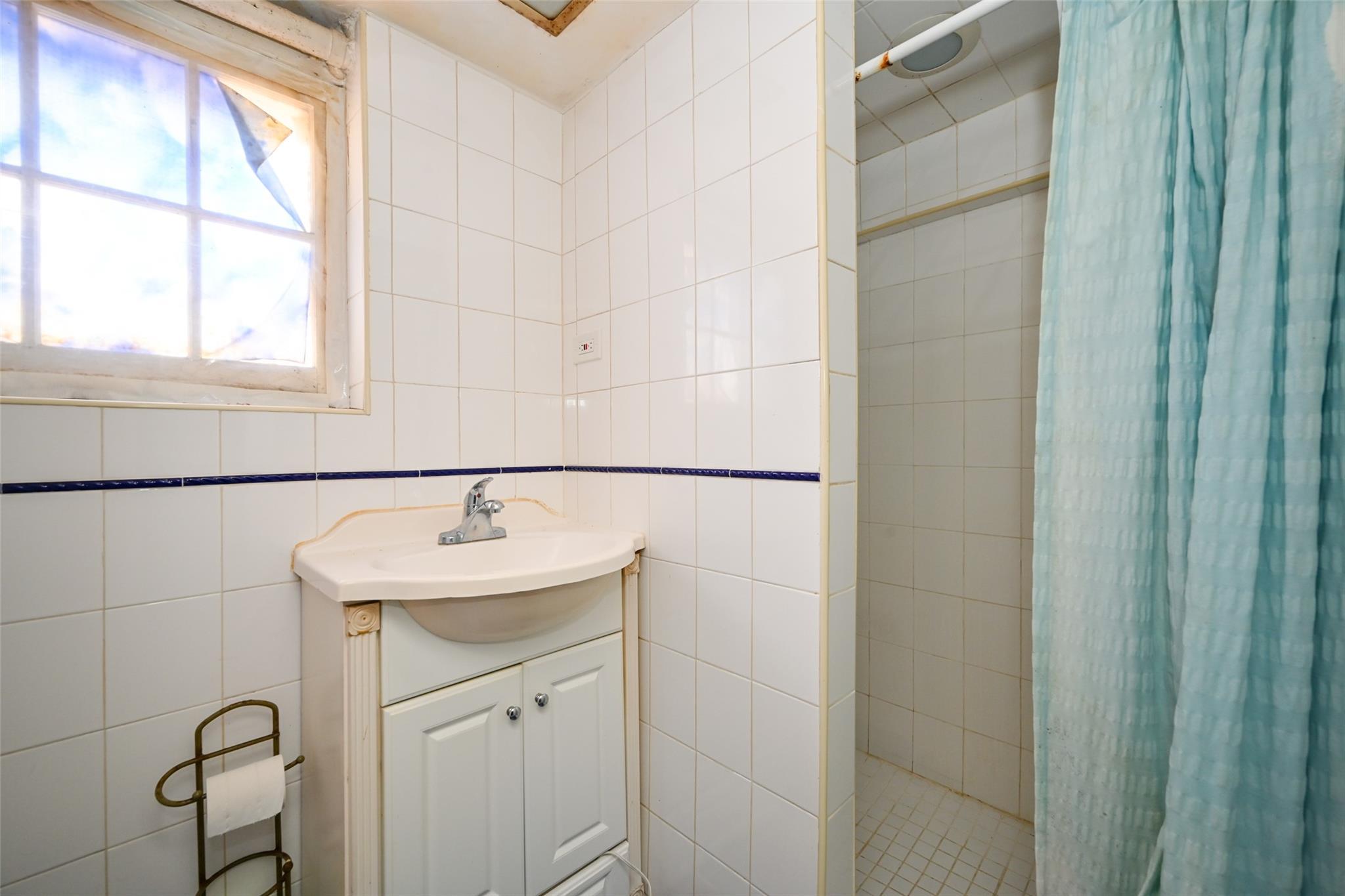 Single Family 85  Queens, NY 11421, MLS-856700-21
