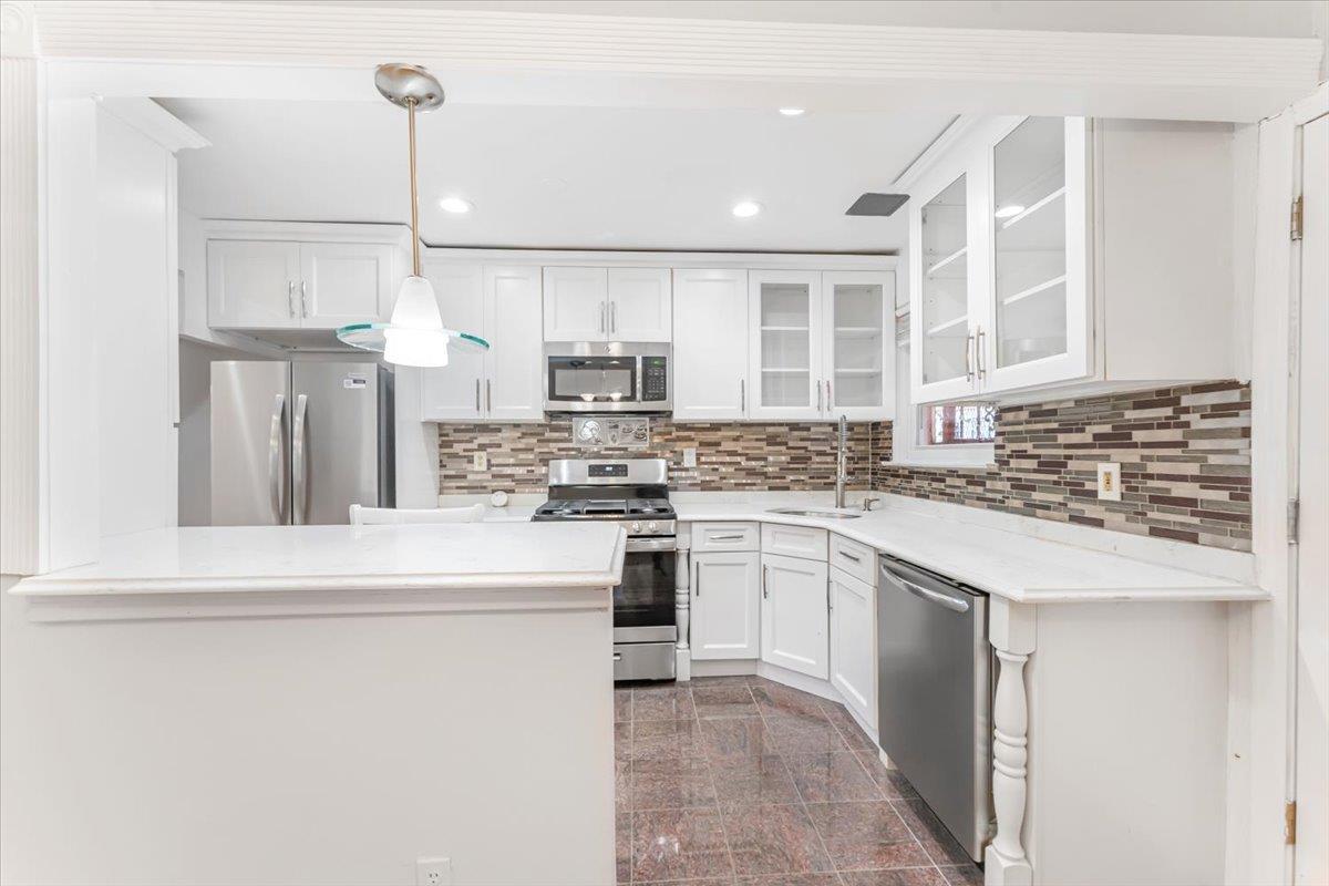 Single Family Gunther  Bronx, NY 10469, MLS-856725-11