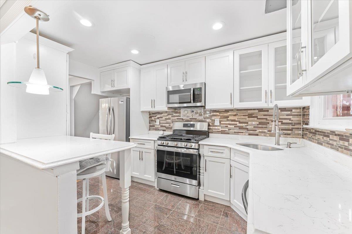 Single Family Gunther  Bronx, NY 10469, MLS-856725-12