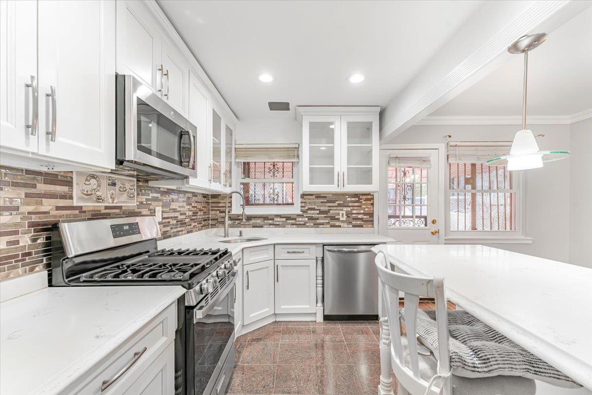Single Family Gunther  Bronx, NY 10469, MLS-856725-13