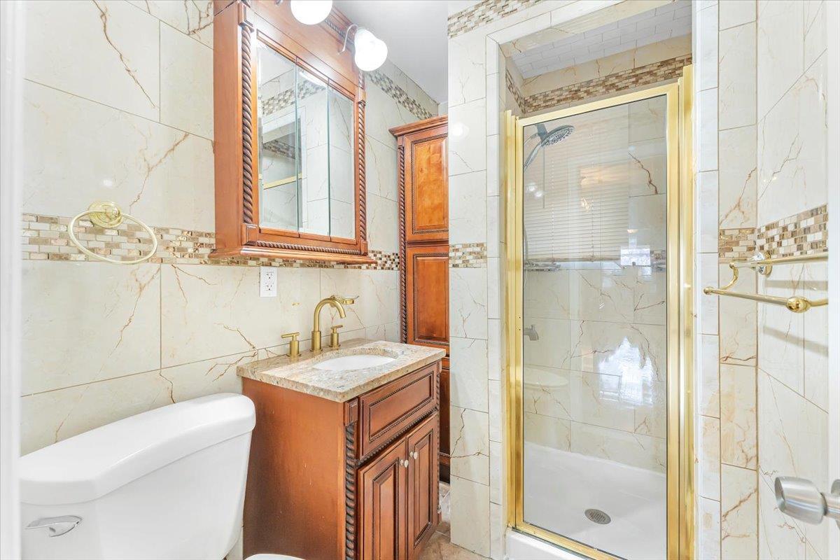 Single Family Gunther  Bronx, NY 10469, MLS-856725-16