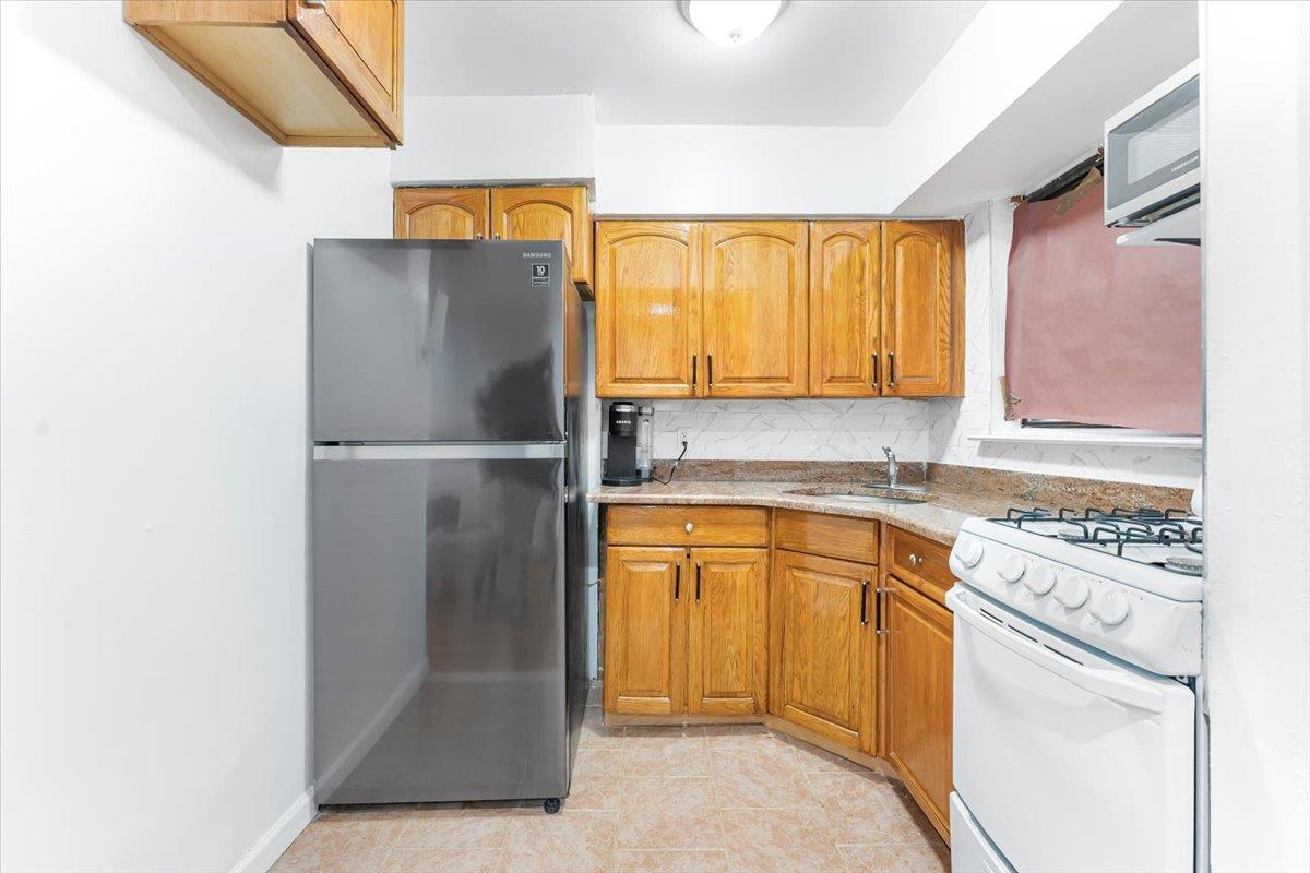 Single Family Gunther  Bronx, NY 10469, MLS-856725-21