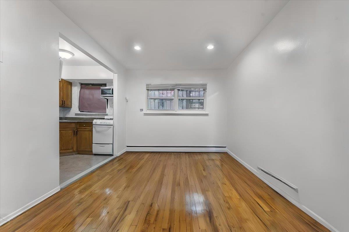 Single Family Gunther  Bronx, NY 10469, MLS-856725-23