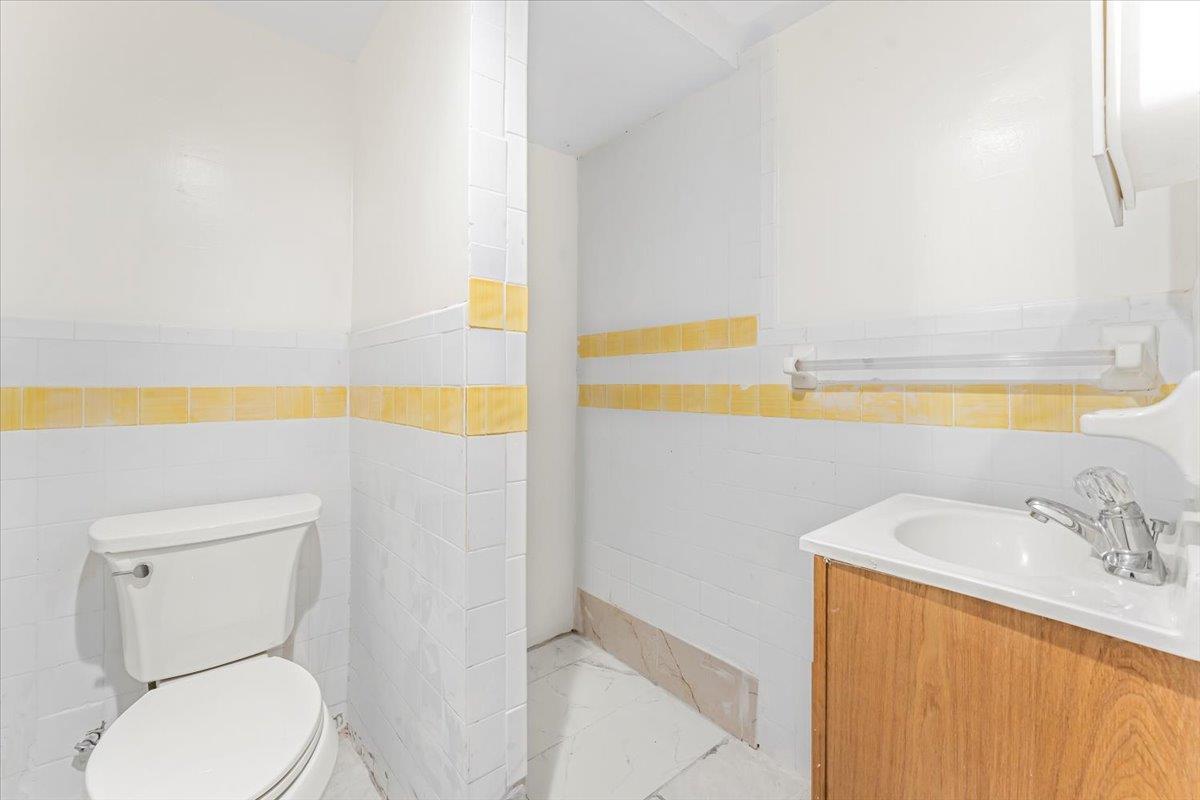 Single Family Gunther  Bronx, NY 10469, MLS-856725-30