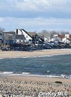 Single Family Breeze Hill  Suffolk County, NY 11768, MLS-856748-25