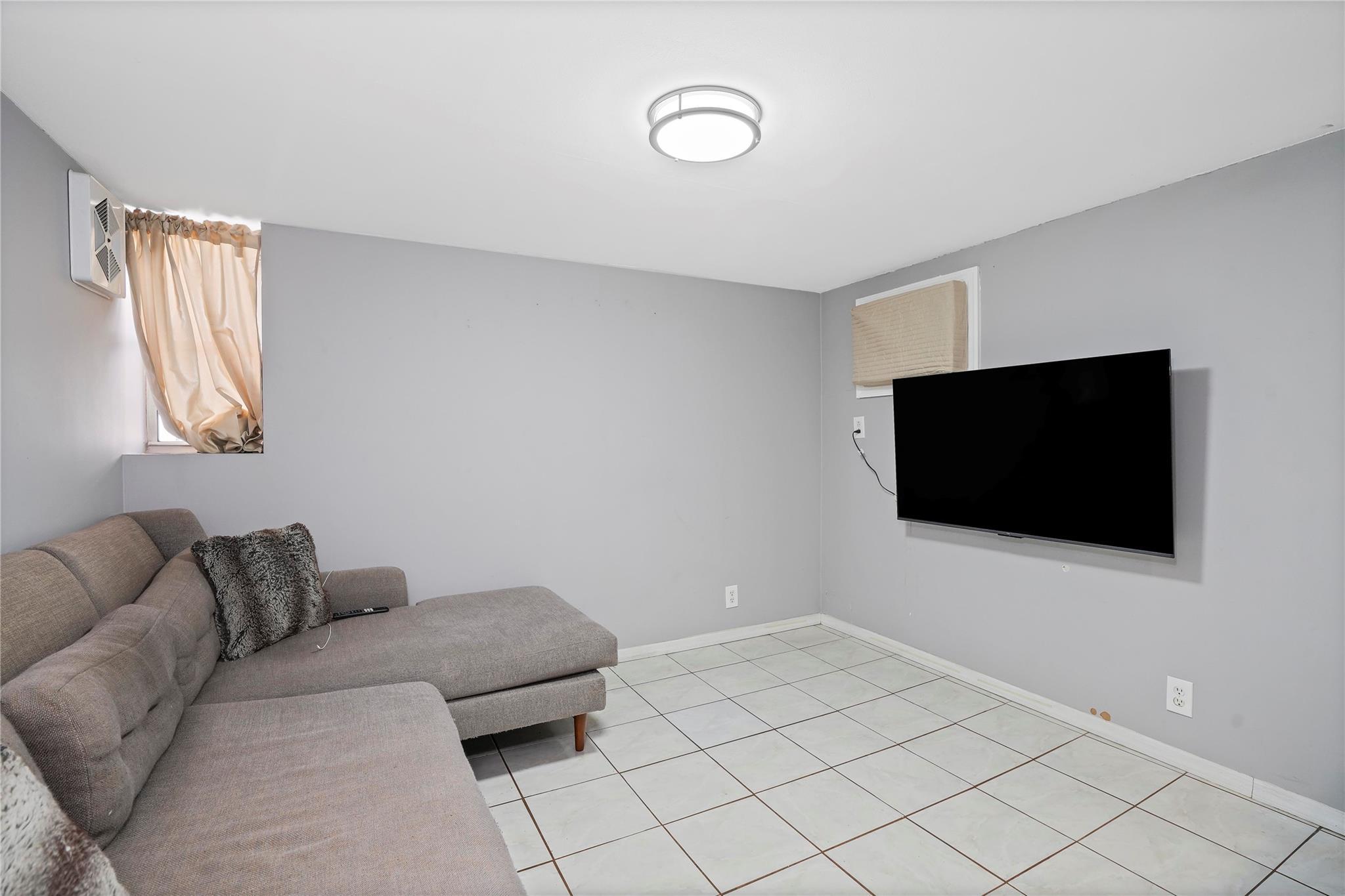Single Family Starr  Queens, NY 11385, MLS-856761-23