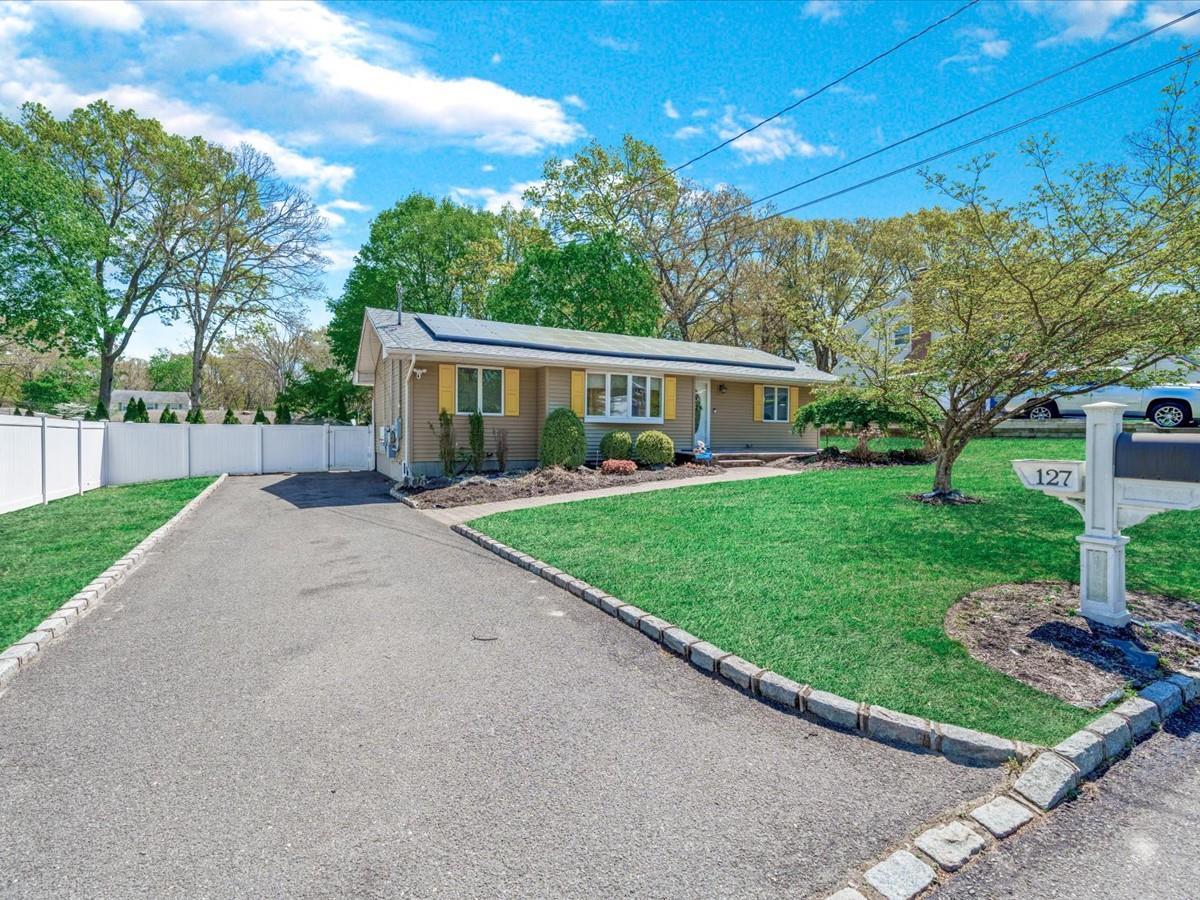 Single Family Elliot  Suffolk County, NY 11755, MLS-856777-3