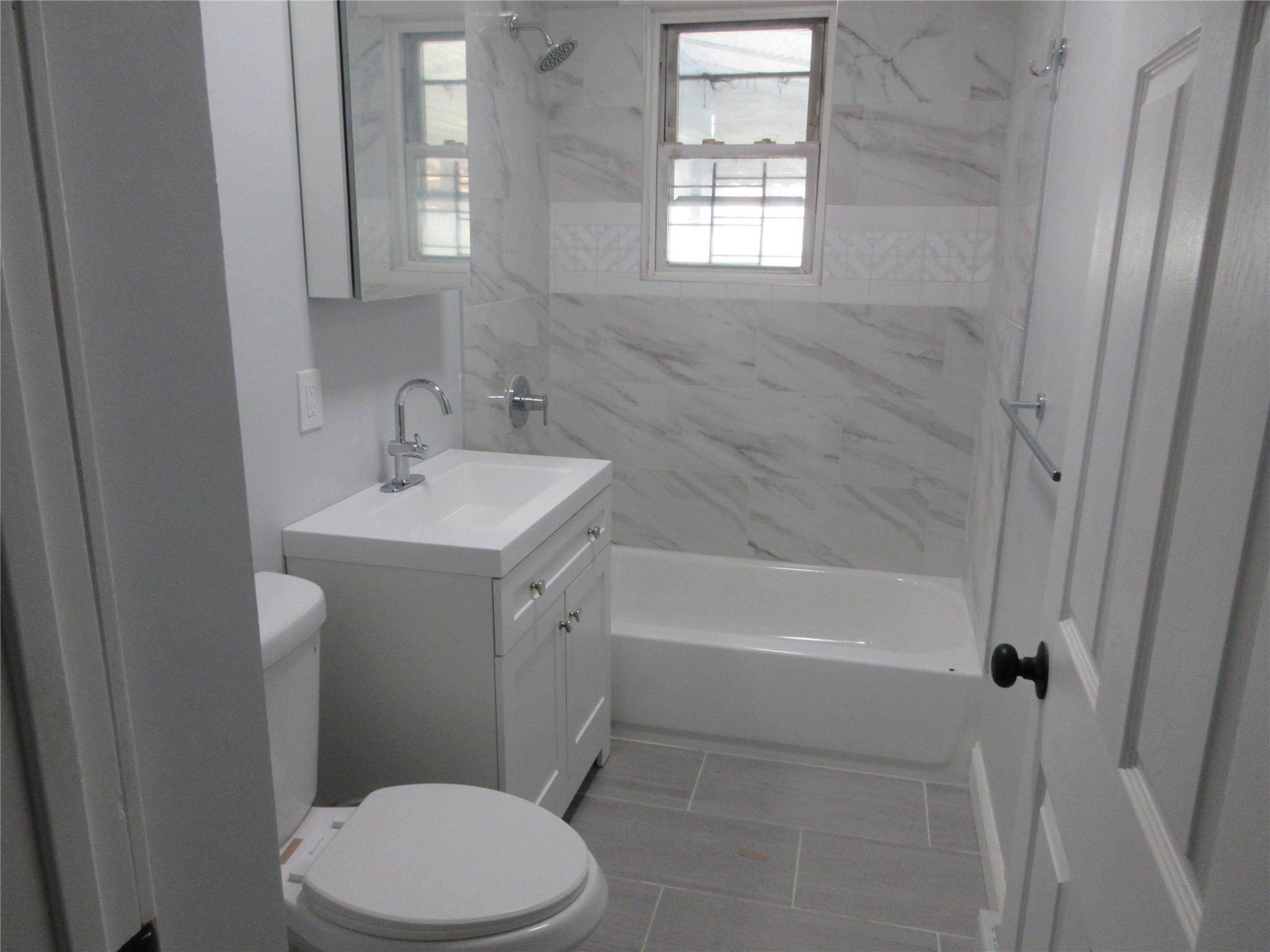 Single Family 213th  Bronx, NY 10469, MLS-856810-20