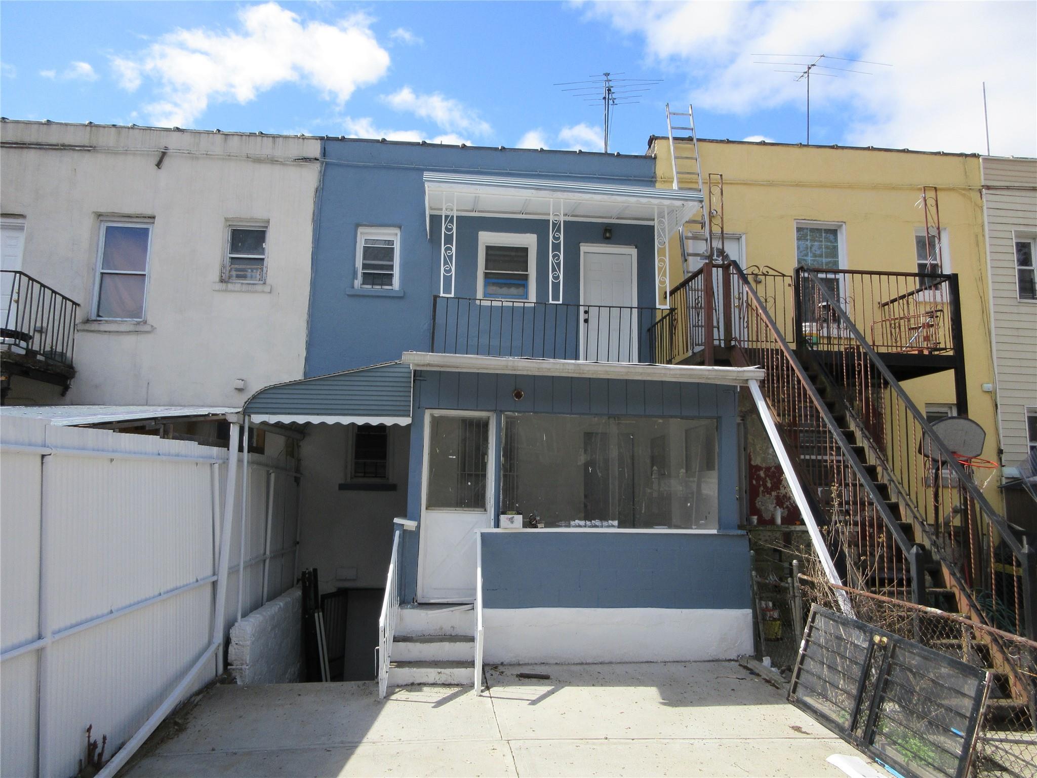 Single Family 213th  Bronx, NY 10469, MLS-856810-21