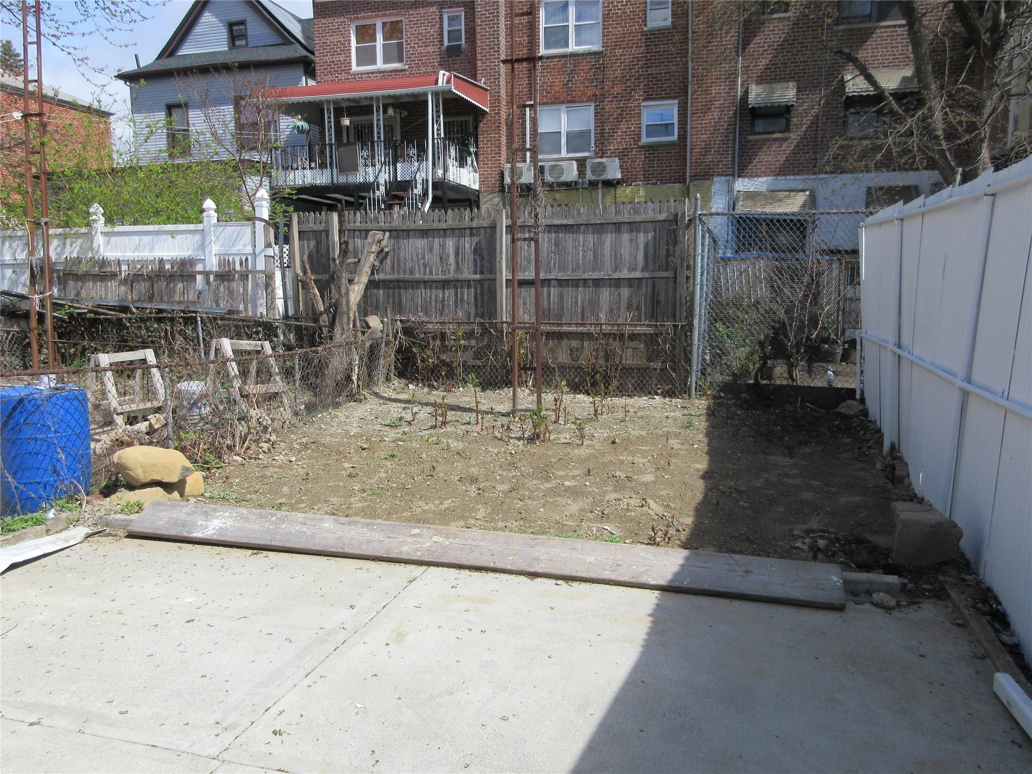 Single Family 213th  Bronx, NY 10469, MLS-856810-22