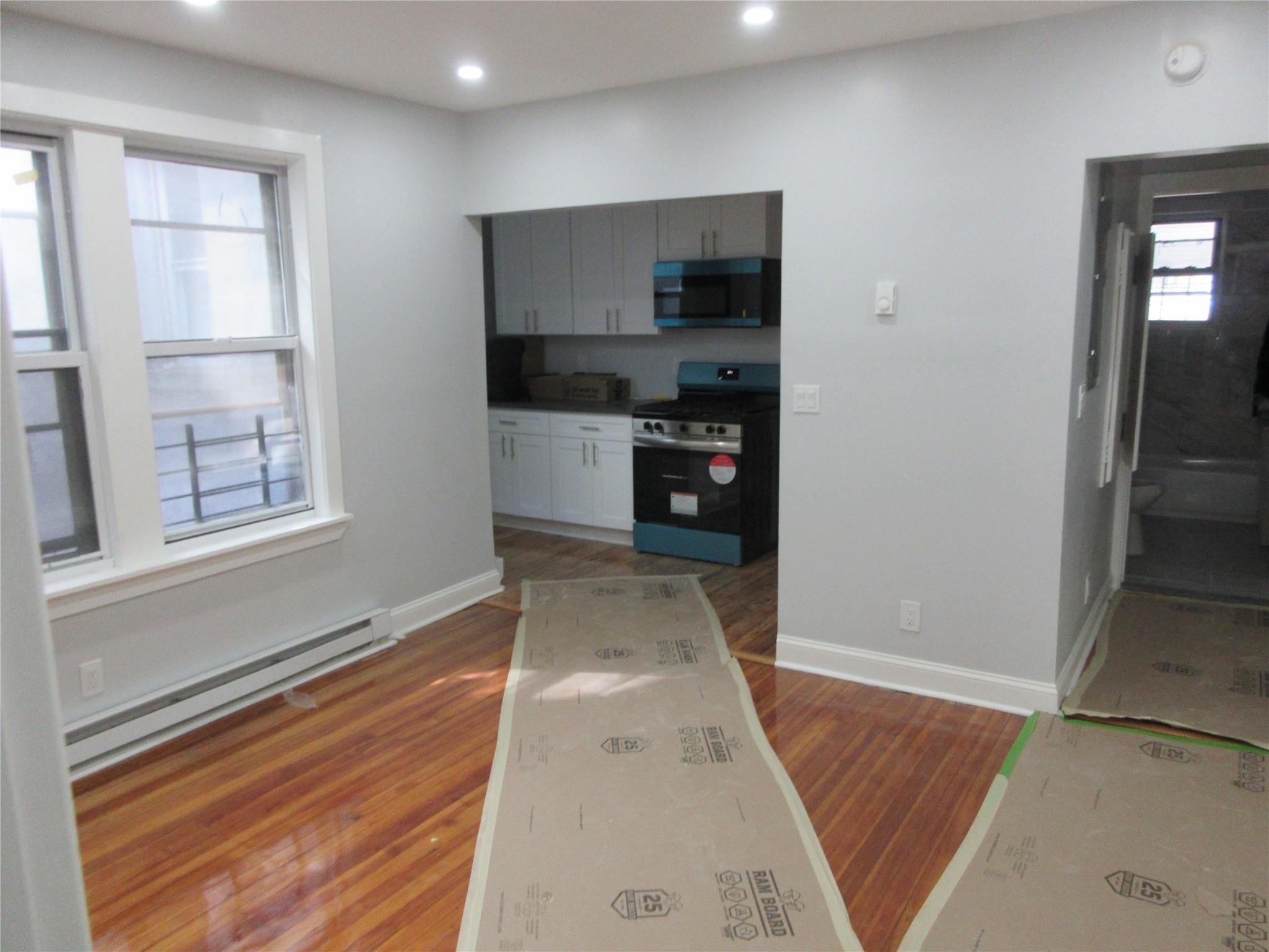Single Family 213th  Bronx, NY 10469, MLS-856810-5