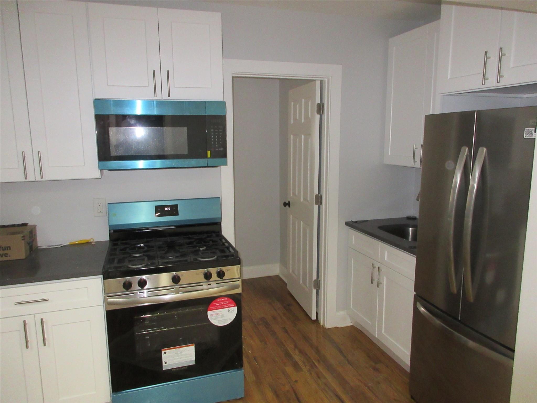 Single Family 213th  Bronx, NY 10469, MLS-856810-7