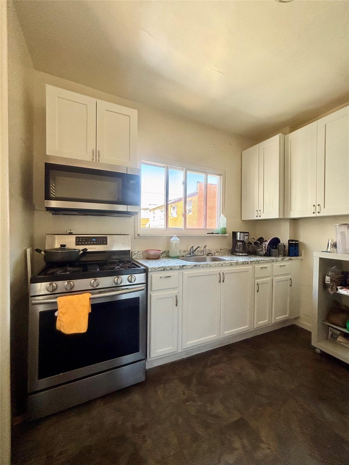 Single Family Burke  Bronx, NY 10469, MLS-856821-33