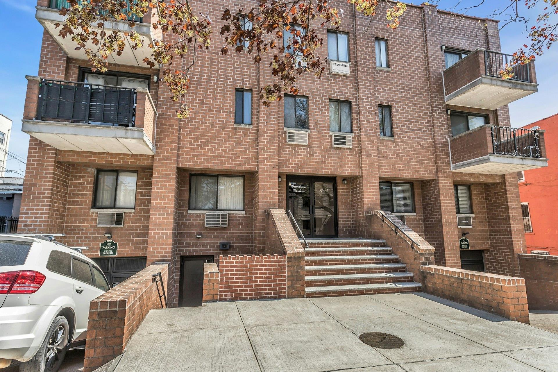 Condo in New York - 69th  Queens, NY 11378