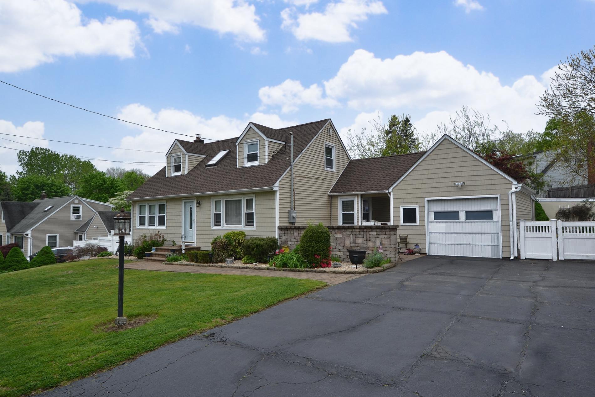 Single Family Metzner  Suffolk County, NY 11779, MLS-856868-2