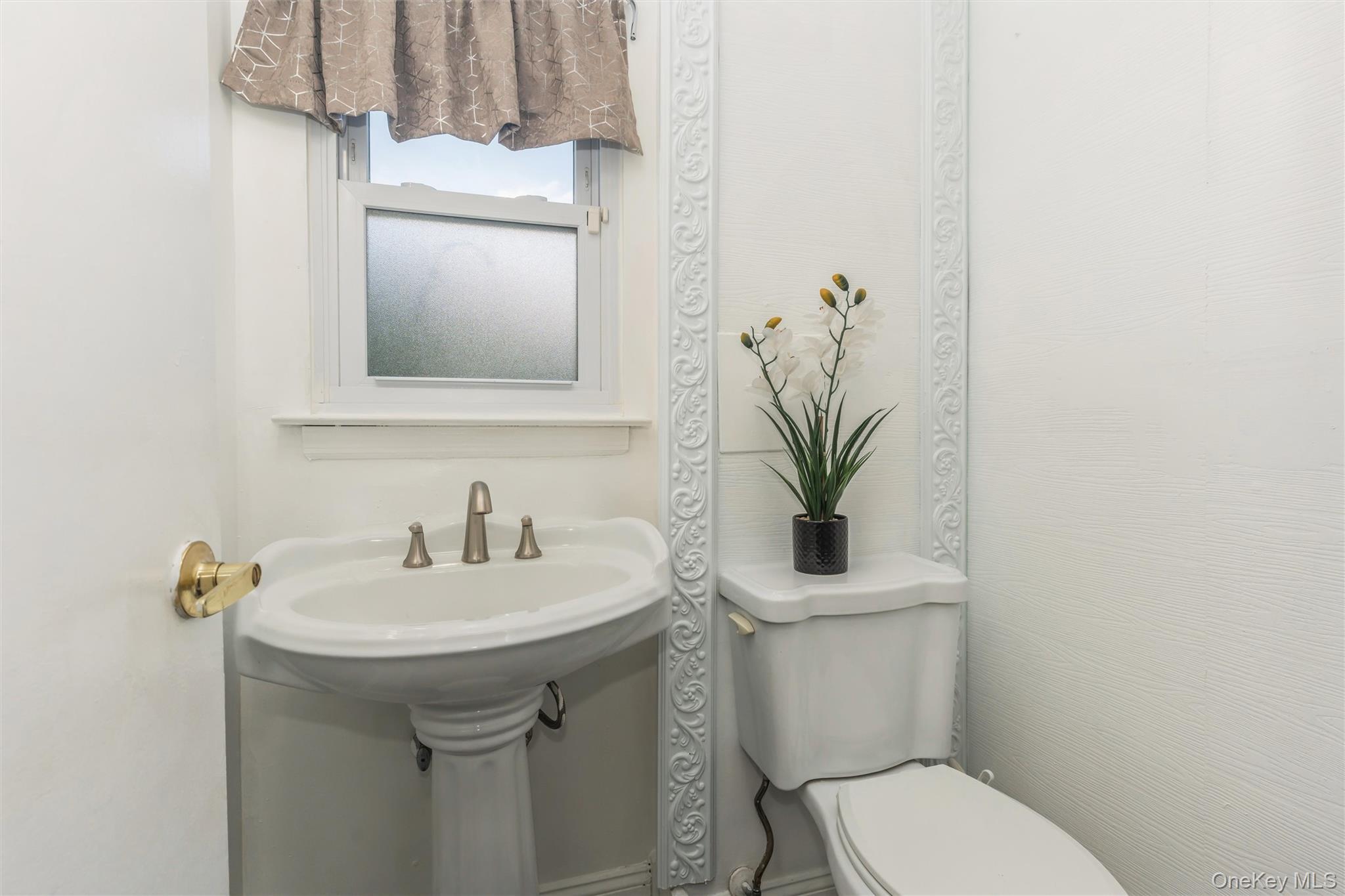 Single Family Washington  Nassau County, NY 11510, MLS-856876-12