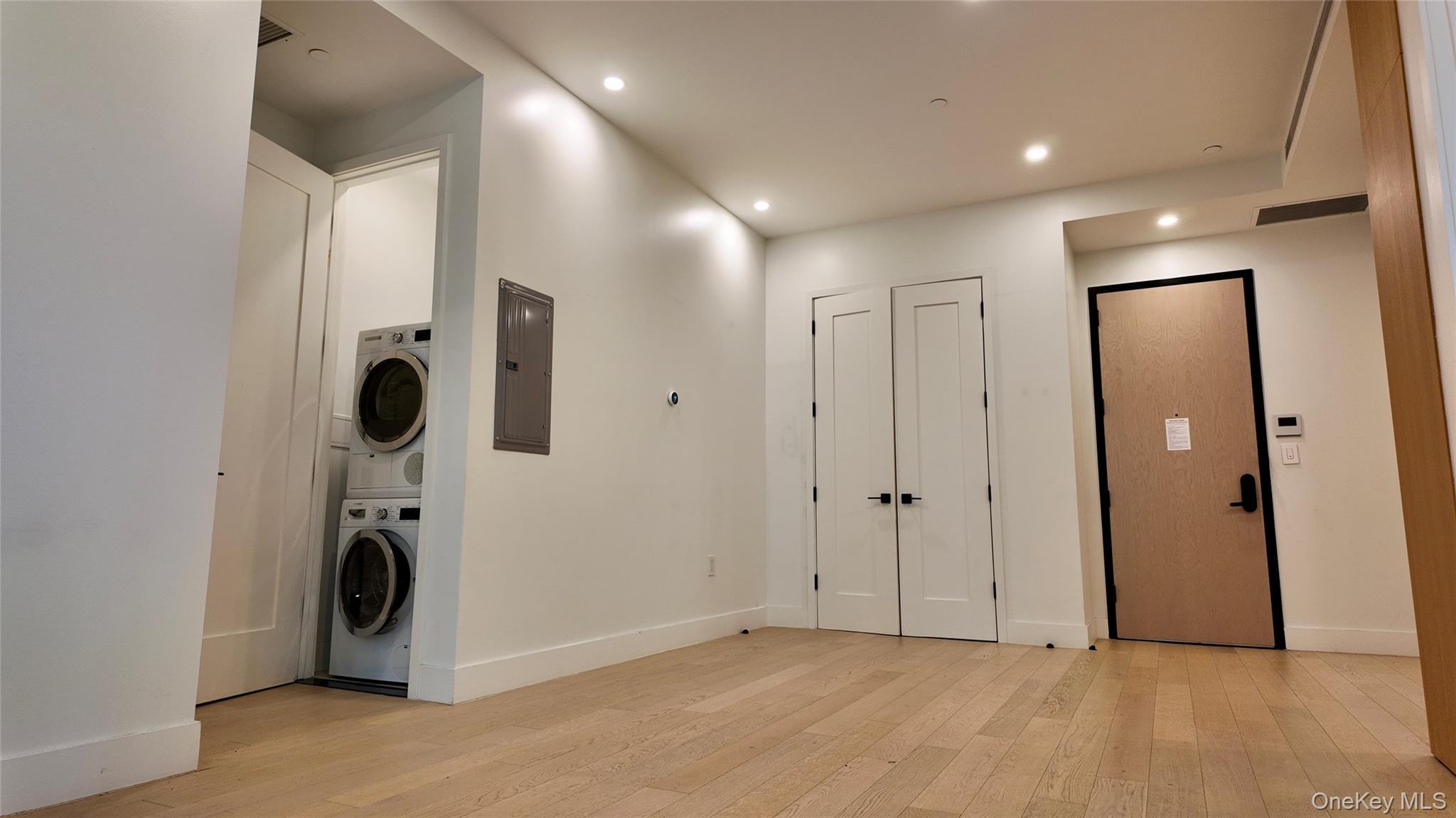Condo Court Square  Queens, NY 11101, MLS-856897-3