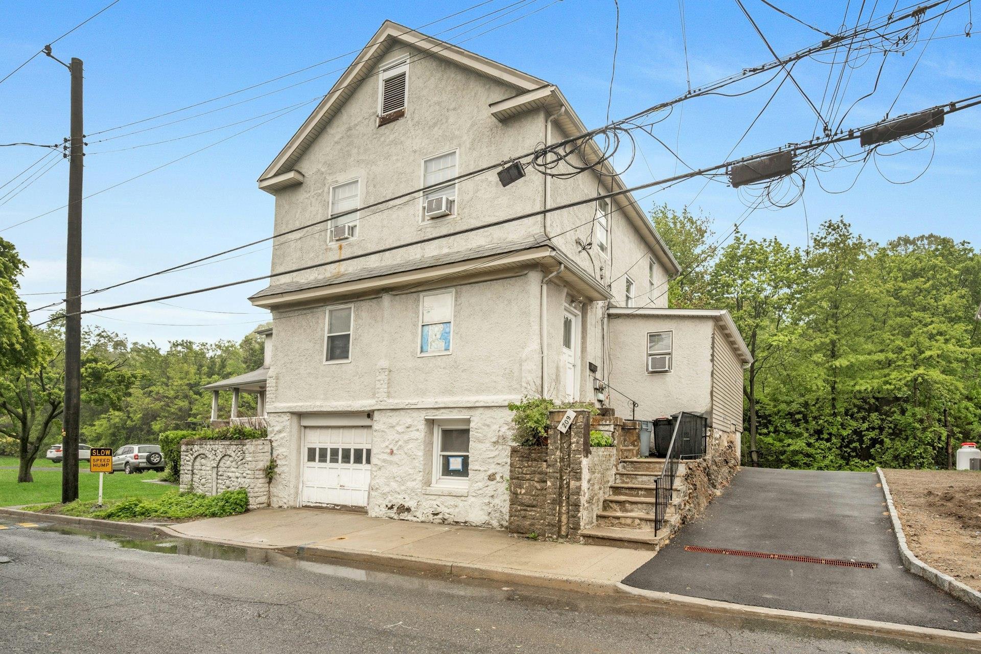 Single Family Grand  Westchester County, NY 10543, MLS-856909-2