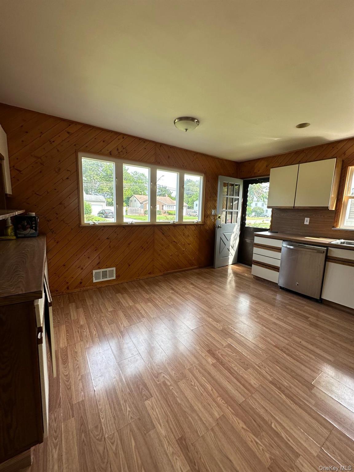 Single Family Glenda  Suffolk County, NY 11729, MLS-856918-2