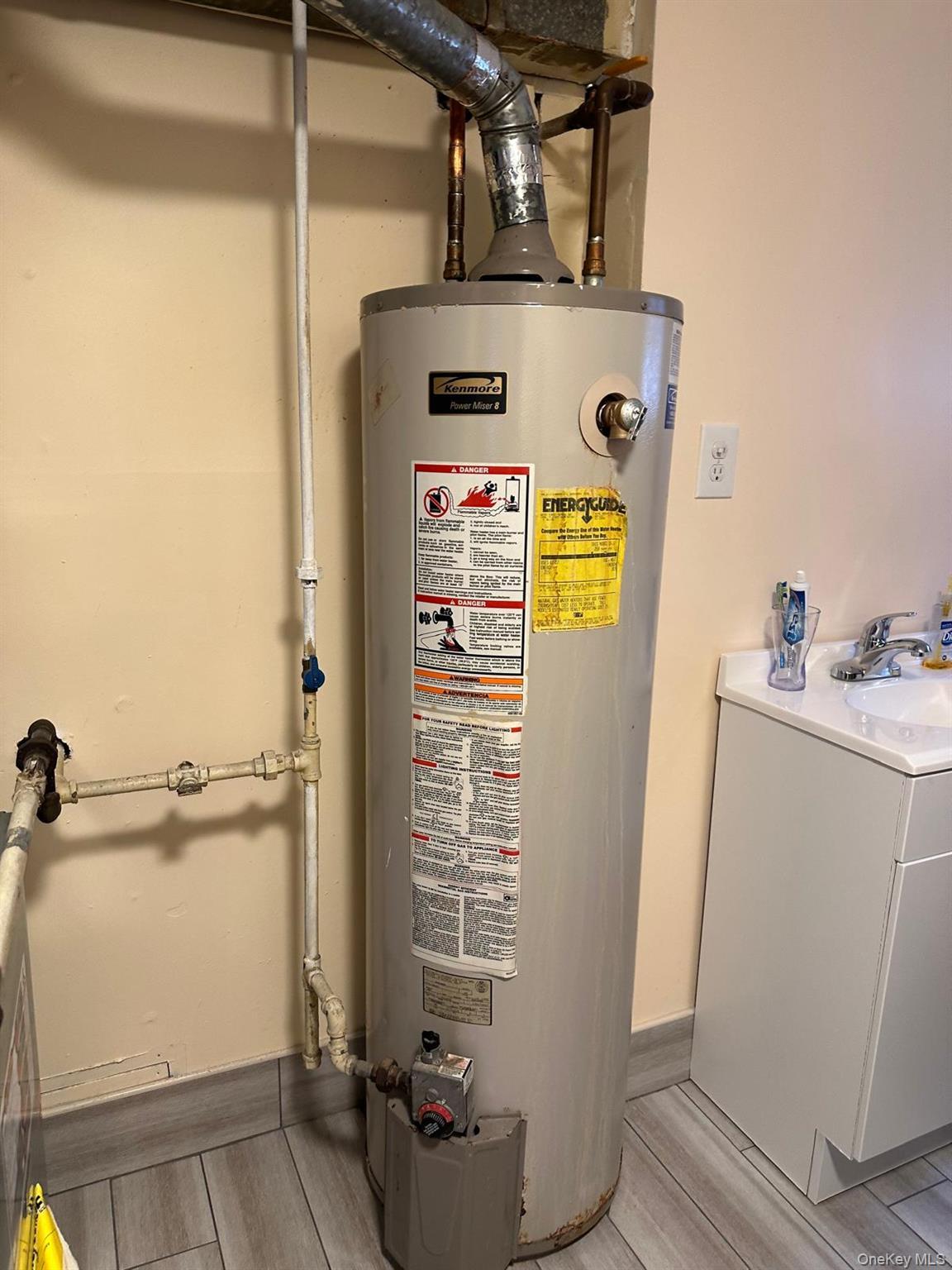 Single Family Glenda  Suffolk County, NY 11729, MLS-856918-6