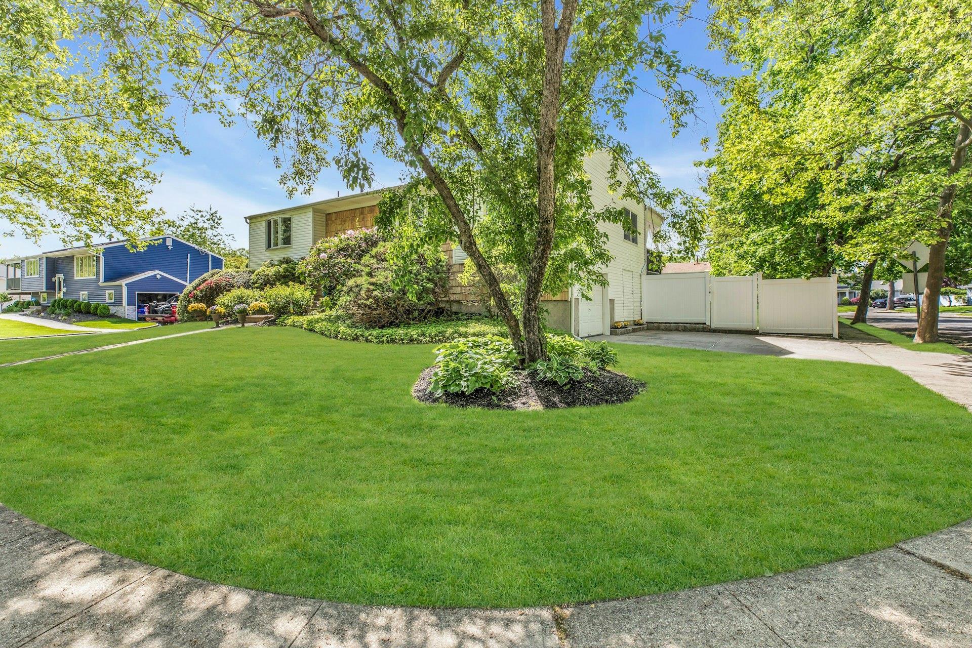 Single Family Pomper  Suffolk County, NY 11731, MLS-856943-3