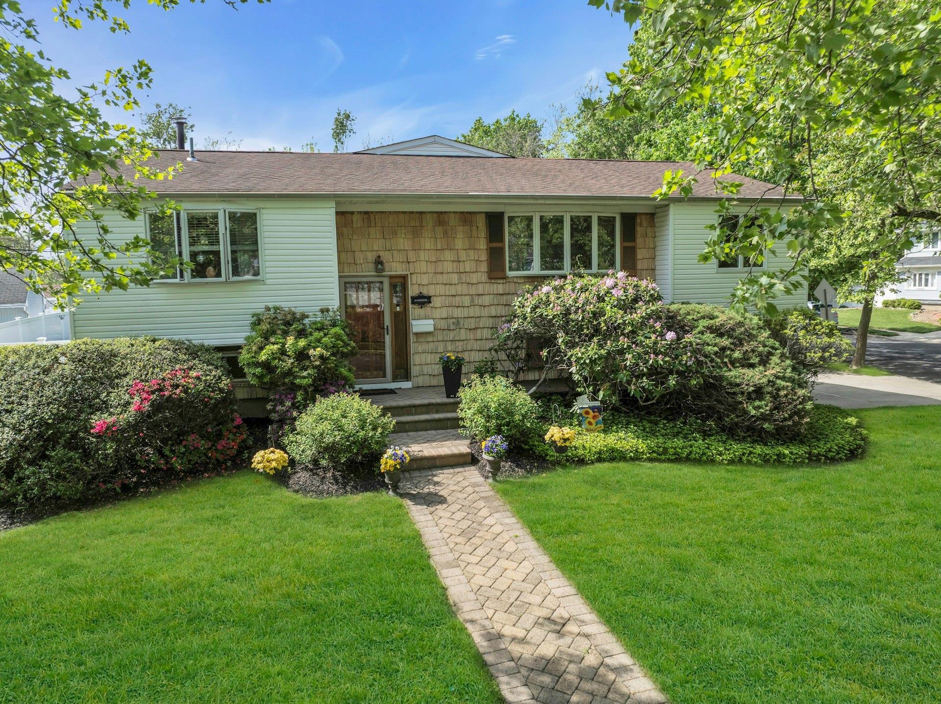 Single Family Pomper  Suffolk County, NY 11731, MLS-856943-35