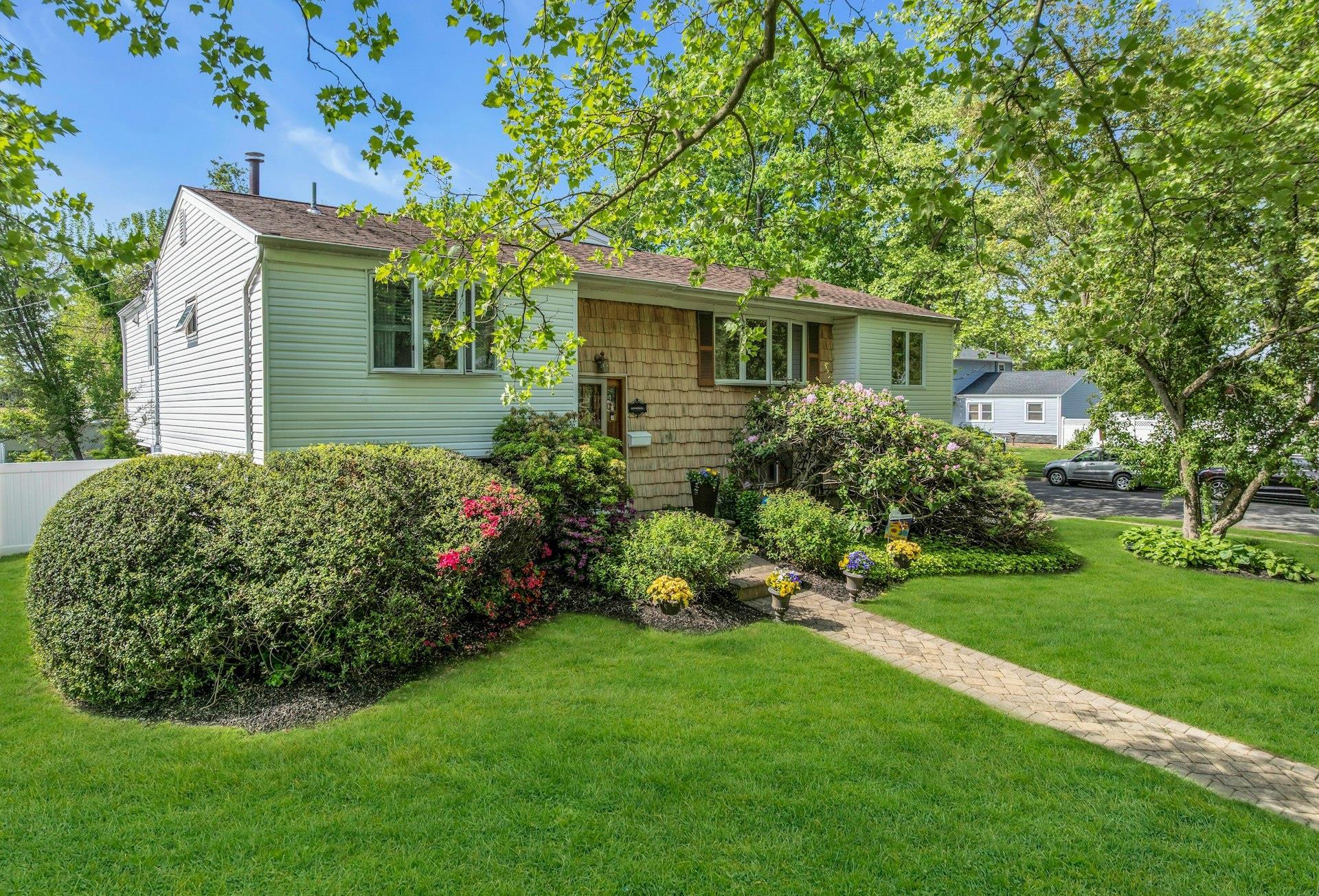 Single Family Pomper  Suffolk County, NY 11731, MLS-856943-36